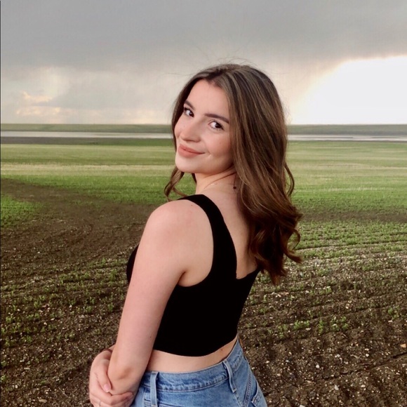 Meet your Posher, Vicky - Picture 1 of 1